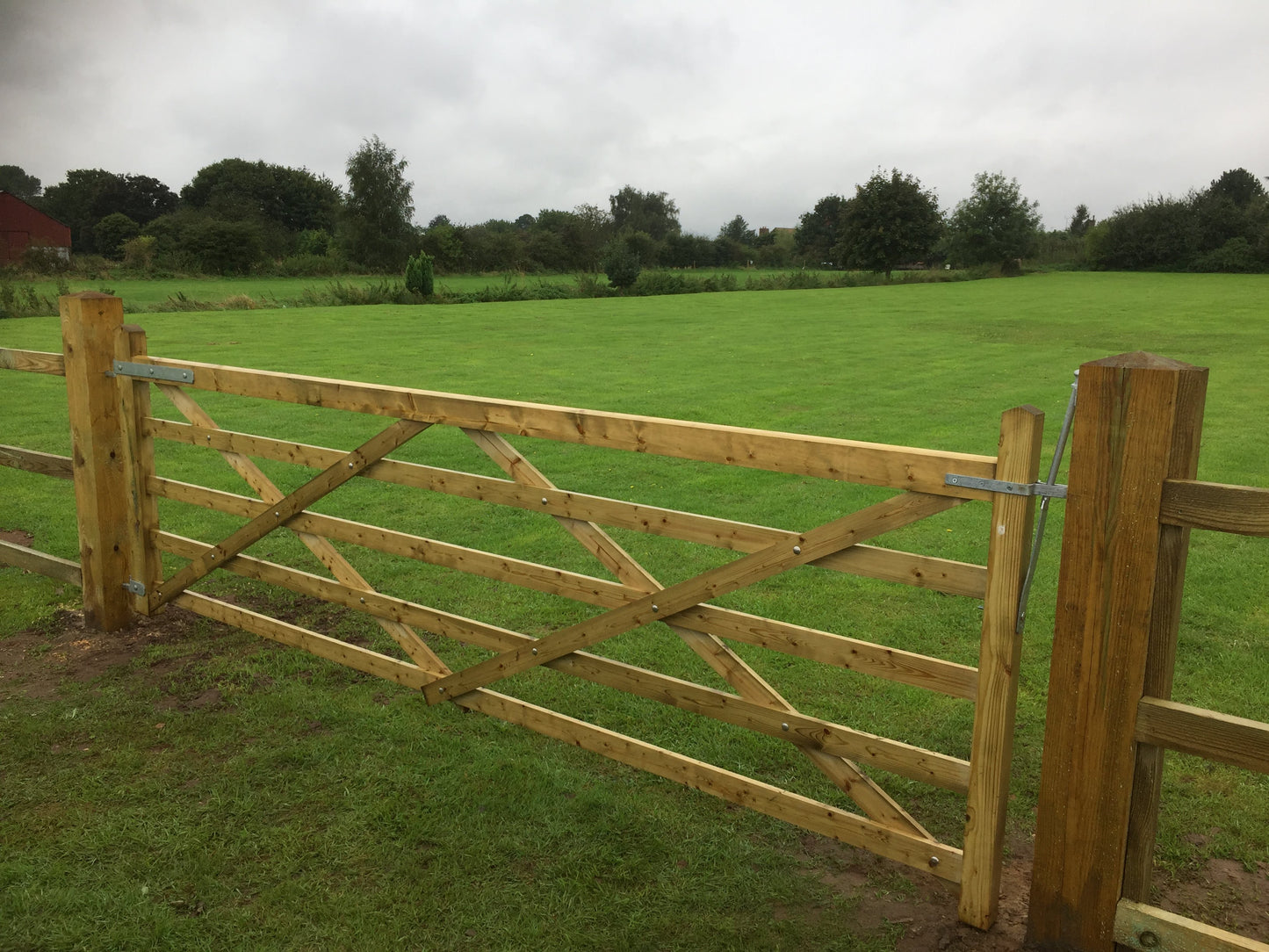 150mm x 150mm x 2.4m Pointed Gate Post